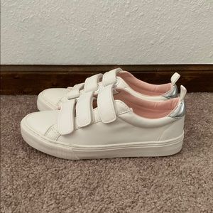 Girls White Velcro Sneakers